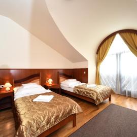 Hotel Kumánia, hotel in Kisújszállás