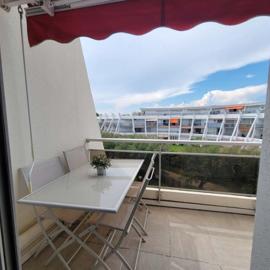 Studio cabine climatisé avec parking au Couchant, hotel in La Grande Motte