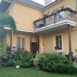 Celebrity, hotel in Kamianets-Podilskyi