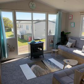 Bliss Beach Lodge Breath taking views, hotel in Bembridge