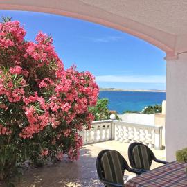 Apartment Coral, hotel in Metajna