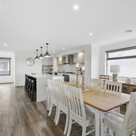 Central Beach House 52a