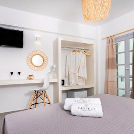 Kasteli Luxury Rooms: Perissa şehrinde bir otel