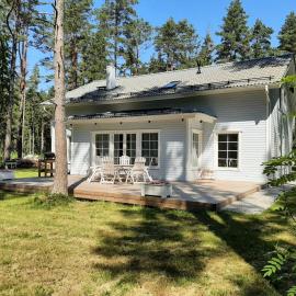 Villa de la Mer holiday home, hotel in Kaberneeme