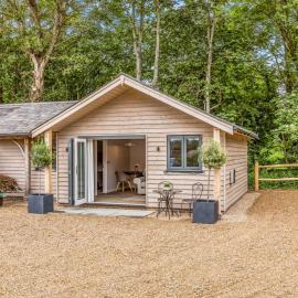 Delightful 1 bed lodge in South Downs village - Pass the Keys