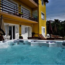 Apartments and Rooms Vila Irma, hotel in Opatija