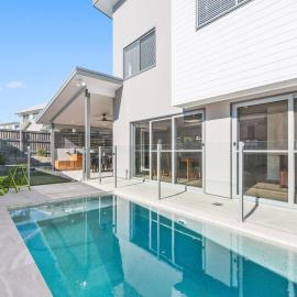Pebbles at Casuarina Beach - Large Family Home with Pool Near Beach
