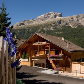 Pension Angelo, hotell sihtkohas Corvara