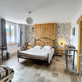 Maison de ville au pied de la Montagne Noire, hôtel à Mazamet