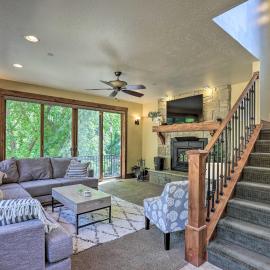 Provo Canyon Cabin 'Treehouse' w/ Mountain Views, hotel i Sundance