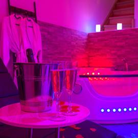 Love Room - Suite romantique avec spa privatif, Hotel in Le Puy-en-Velay