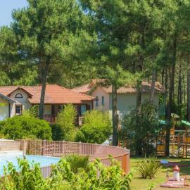 Maisonnette cosy avec Piscine golf et océan à vélo, hotel in Lacanau-Océan