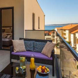 Luxury 2 bedroom apartment with sea view, hotel in Baška Voda