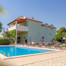 Holiday house Anetta with 5 bedrooms – hotel w mieście Imotski
