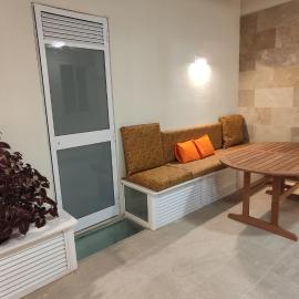 Aquamarine Sea Front Apartments - Elevated Ground Floor With Balcony And Yard