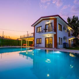 Ada Villa