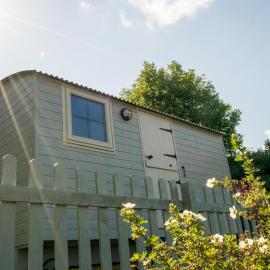 Hilltop Hut, hotel in Church Stretton