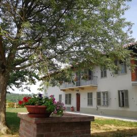 Agriturismo IL FRA', хотел в Tigliole