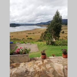 El Cascajal: Amazing lake view. Vista al lago، فندق في جوتافيتا