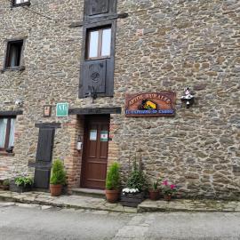 Apartamentos rurales el capricho de carrio, hotel di Pola de Laviana