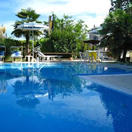 Hotel Boomerang - Check-in & Meals in front at hotel Sporting, Hotel in Tabiano