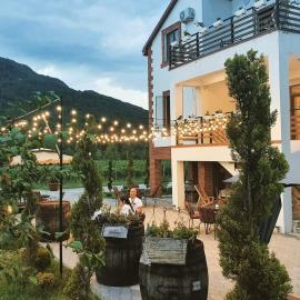 Karse, hotell i Ambrolauri