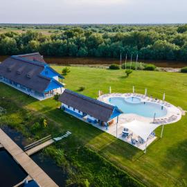 Cherhana Resort, hotelli kohteessa Crisan