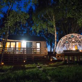 JURA GLAMP luksusowe całoroczne domki na wyłączność KOPUŁY IGLOO taras ogród, hotel Wola Kalinowska városában