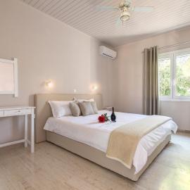 Paradise Village, hotelli Ródassa