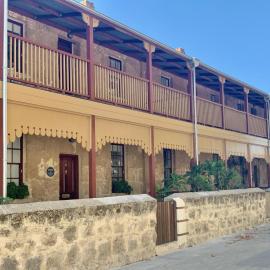 Warders Cottage: Iconic Cottage in the Heart of Freo, hotell i Fremantle