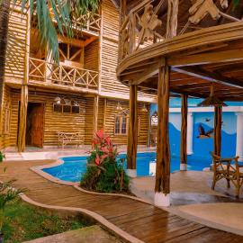 Hostal Poseidon, hotel i Puerto Cayo