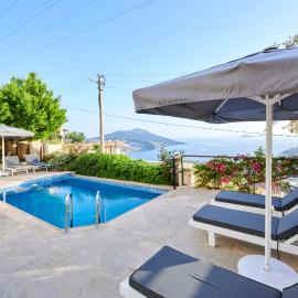 Luxus Villa Skyla mit 5 Schlafzimmern & Meer-Blick, hotelli Kasissa
