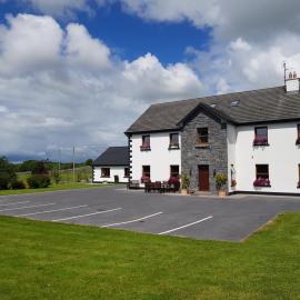 Corrib View Lodge, hotel Glencorribban