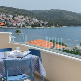 Spacious Modern Apartment Miljak - 1min to the beach