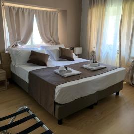 DOMUS FIESCHI Rooms self check in, hotel v Janove