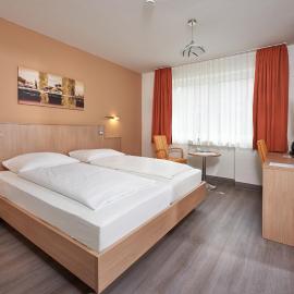 Viesnīca Hotel Touristik pilsētā Neienburga pie Reinas