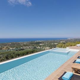 Villa Tina, scenic sea view stay by etouri, hotel i Maroulás