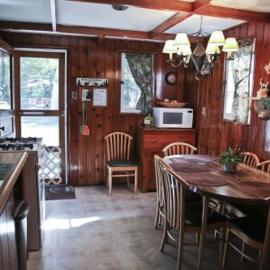 Cabin #4 - Loon's Landing, Hotel in Carp Lake