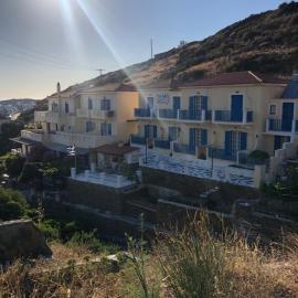 3 Alpha Studios: Batsi şehrinde bir otel