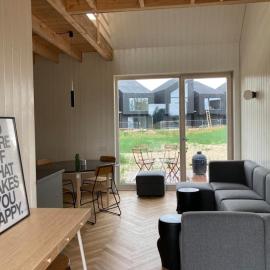 Cozy Cottage in Svencelė near Lagoon with Terrace Perfect for Kitesurfers, hotel em Svenele