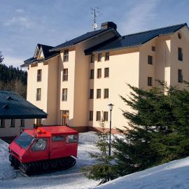 Apartmán ve SkiResortu Poustevník - Pec pod Sněžkou, hotel in Pec pod Sněžkou