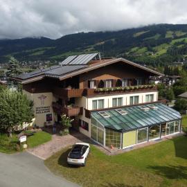 Wellness Pension Hollaus, hotel a Kirchberg in Tirol