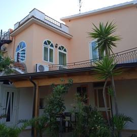 Villhour ristorante e B&b: Rocca Imperiale'de bir otel