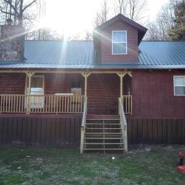 Hoot Nanny's Rustic Cabin on Mossy Creek โรงแรมในคลีฟแลนด์