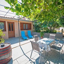 Apartman Kirac, hotelli kohteessa Pomer