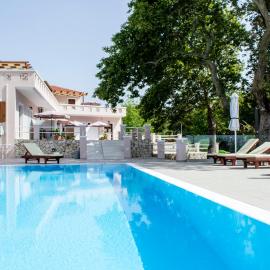 Sea and Creek, hotel Kateliószban