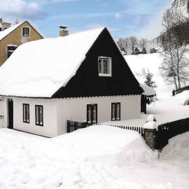 Holiday home in Pernink - Erzgebirge 1672, hotel u gradu Pernink