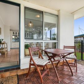 Spacious Family Beach House, hotel u gradu Kalundra