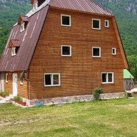 Bujtina ZEMRA TRADITES: Theth şehrinde bir otel