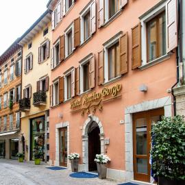 Hotel Antico Borgo, hotel a Riva del Garda